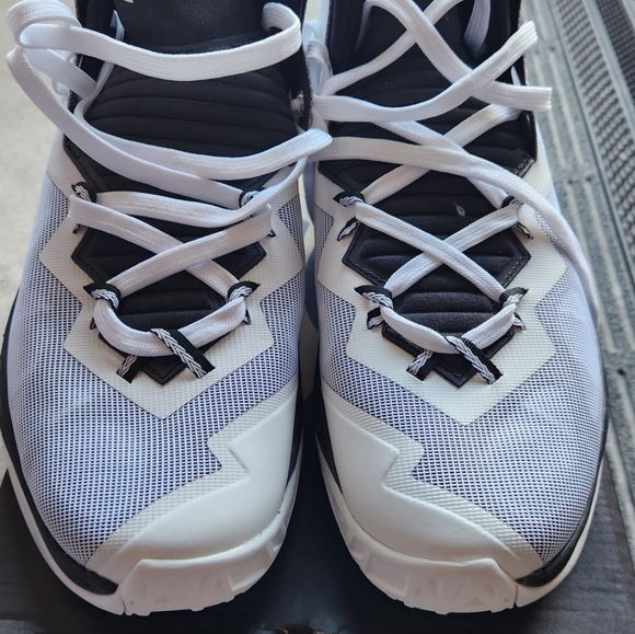 Under Armour Lightening 4 Basketball Shoes Size 10.5 - Picture 3 of 6